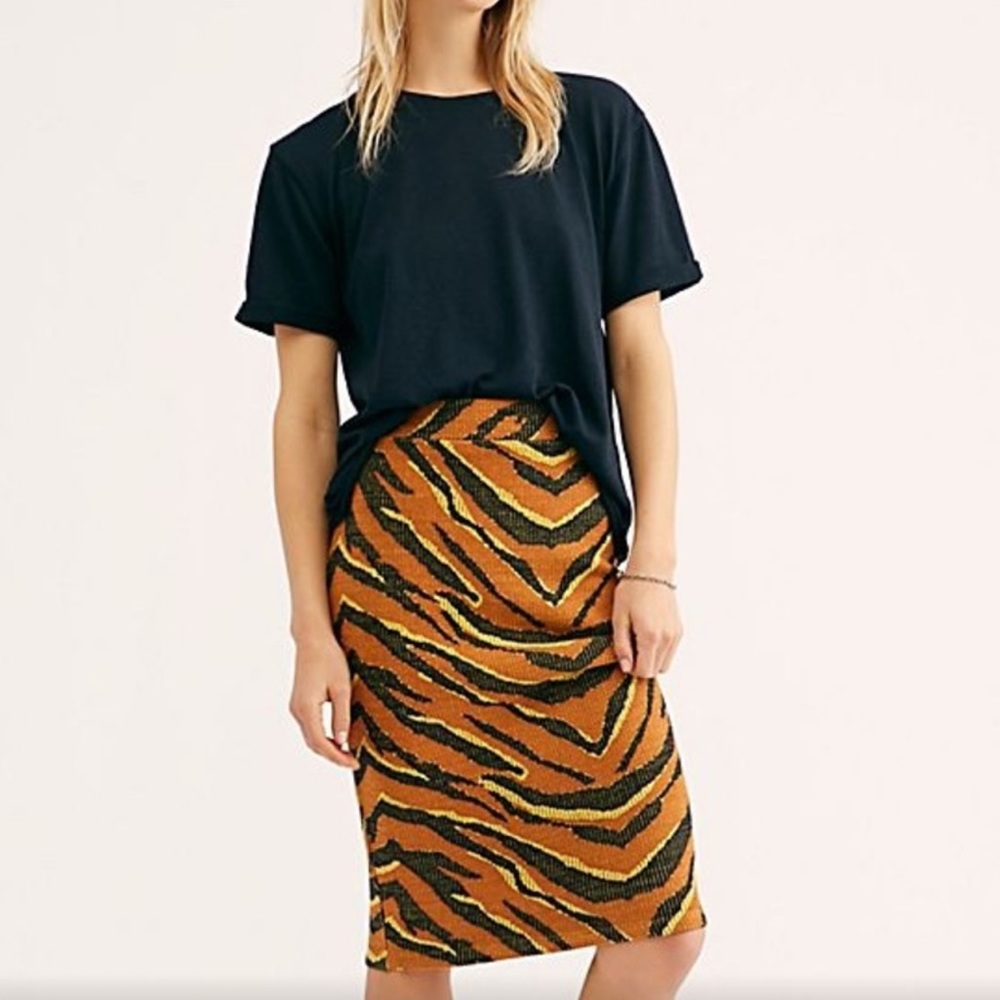 FREE PEOPLE - Knit Midi Skirt Tiger Print (small)
